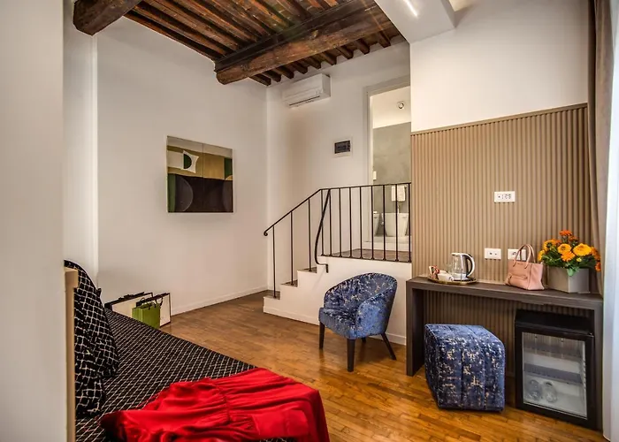 Little Queen Rooms * Rome