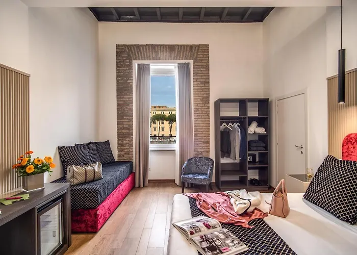 Little Queen Rooms Rome