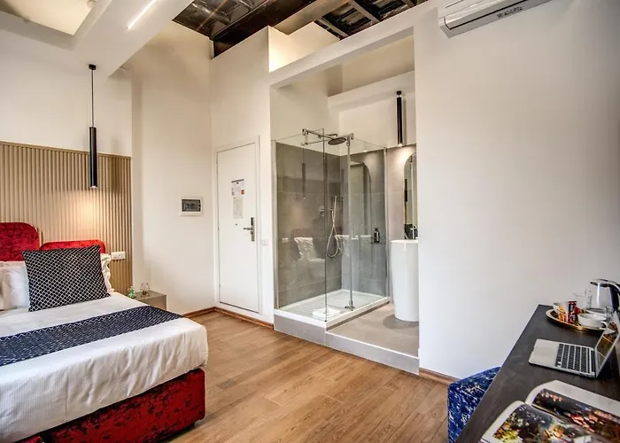 Little Queen Rooms Bed & Breakfast Rome