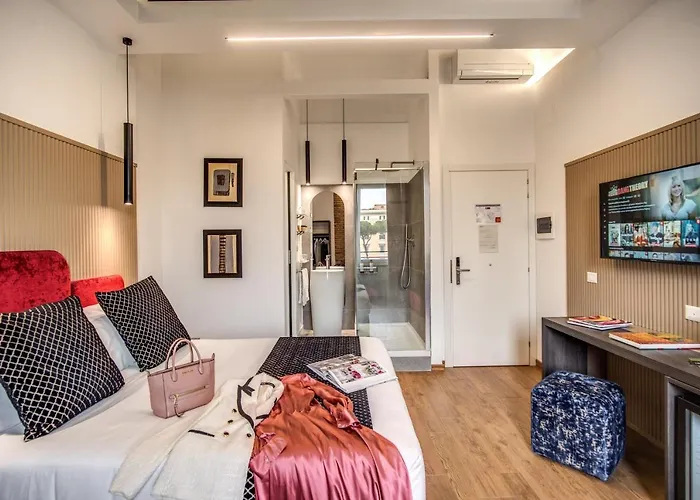Little Queen Rooms