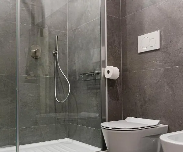 Little Queen Rooms * Rome